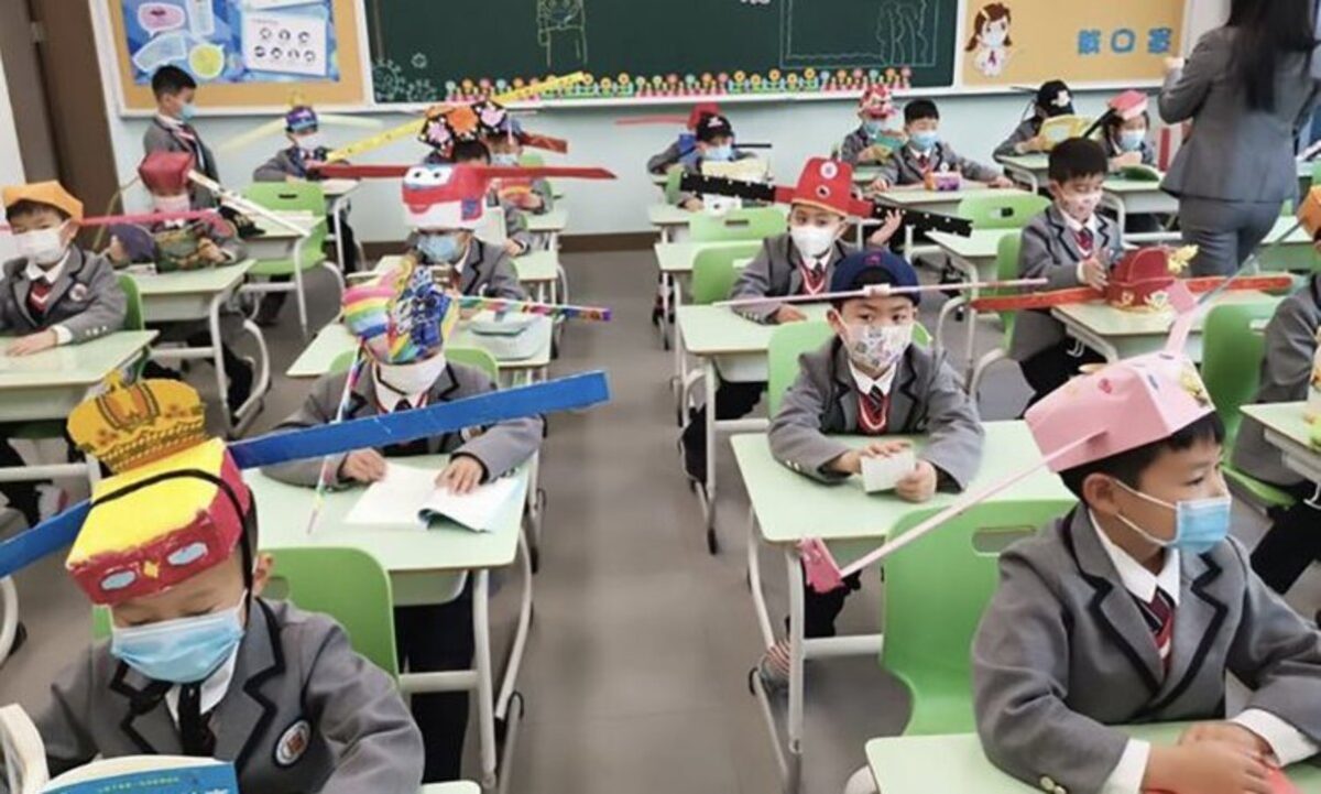 Rientro a scuola nella normalità per evitare danni psicologici a bambini e adolescenti